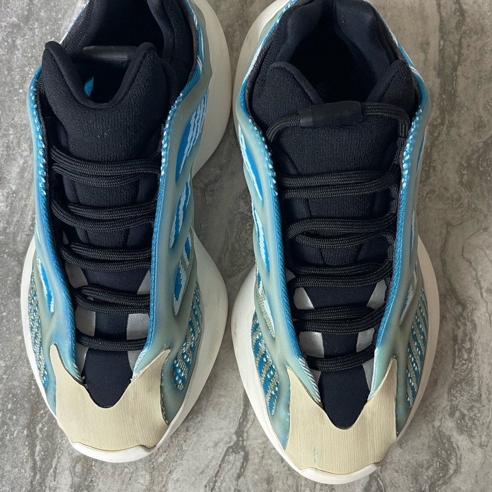 Yeezy 700 V3